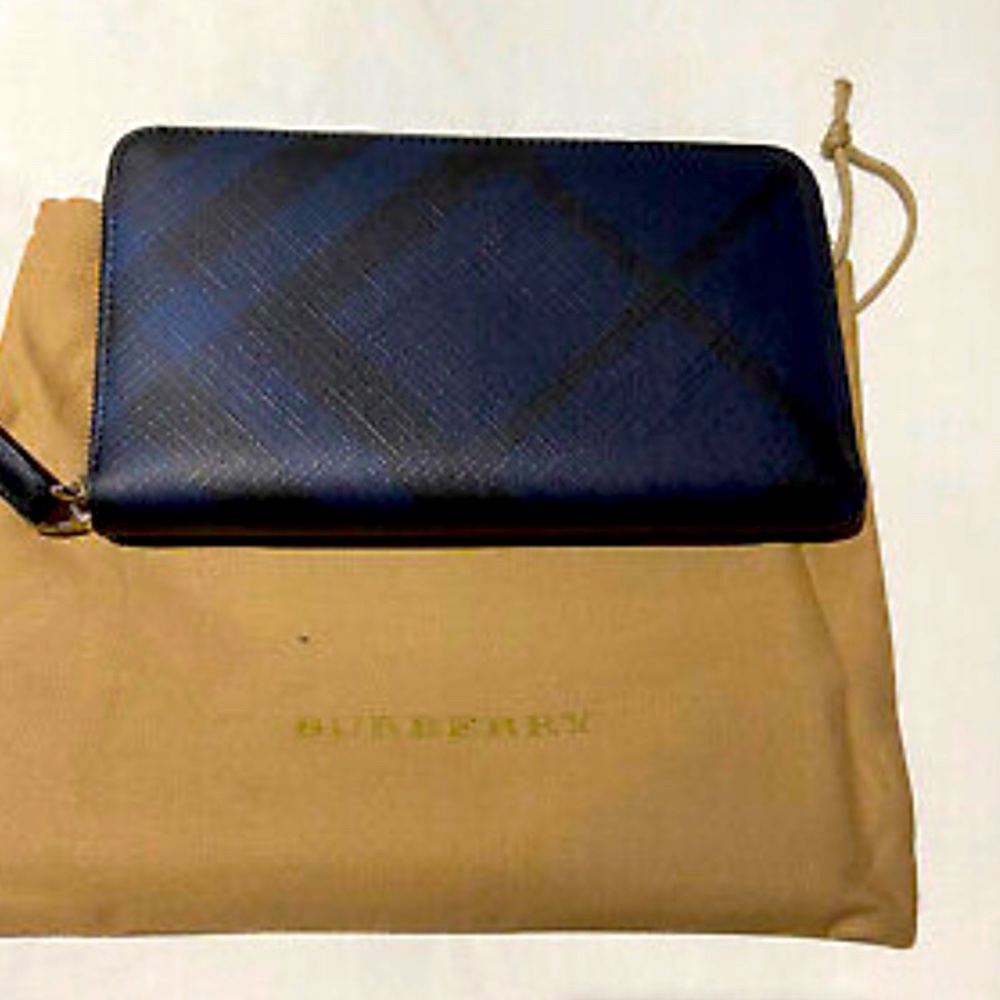 NWT Burberry Nova Check Plaid Zip Around Navy Blue Wallet
